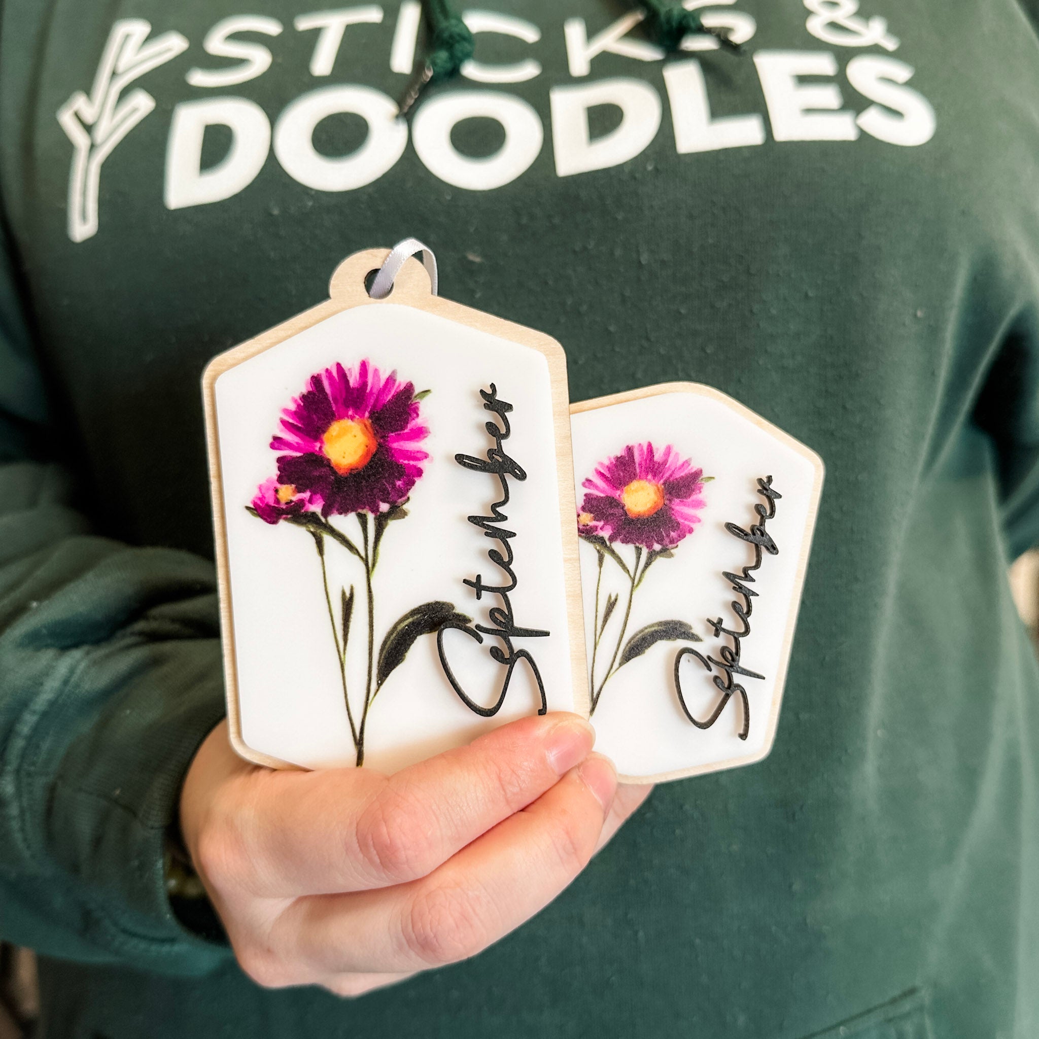 Elegant Birth Flowers • Personalized Ornaments or Magnet • For Your Favourite People