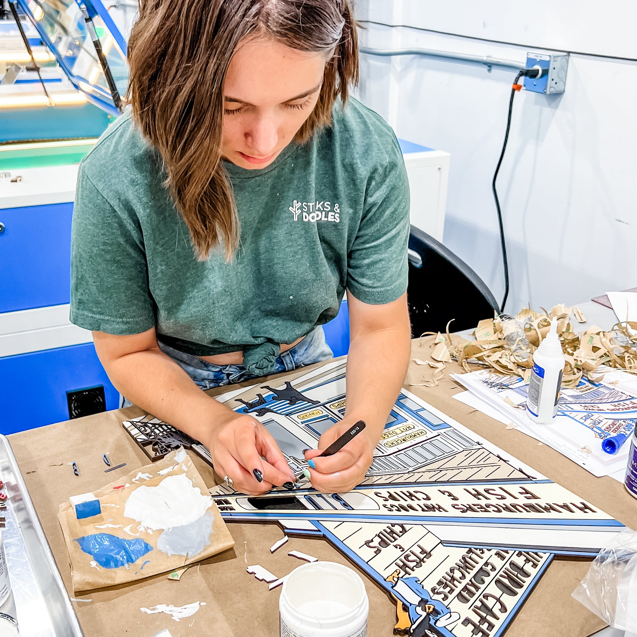 #Art Style_(8 to 12 Weeks) 3D Hand Painted Wood - Premium