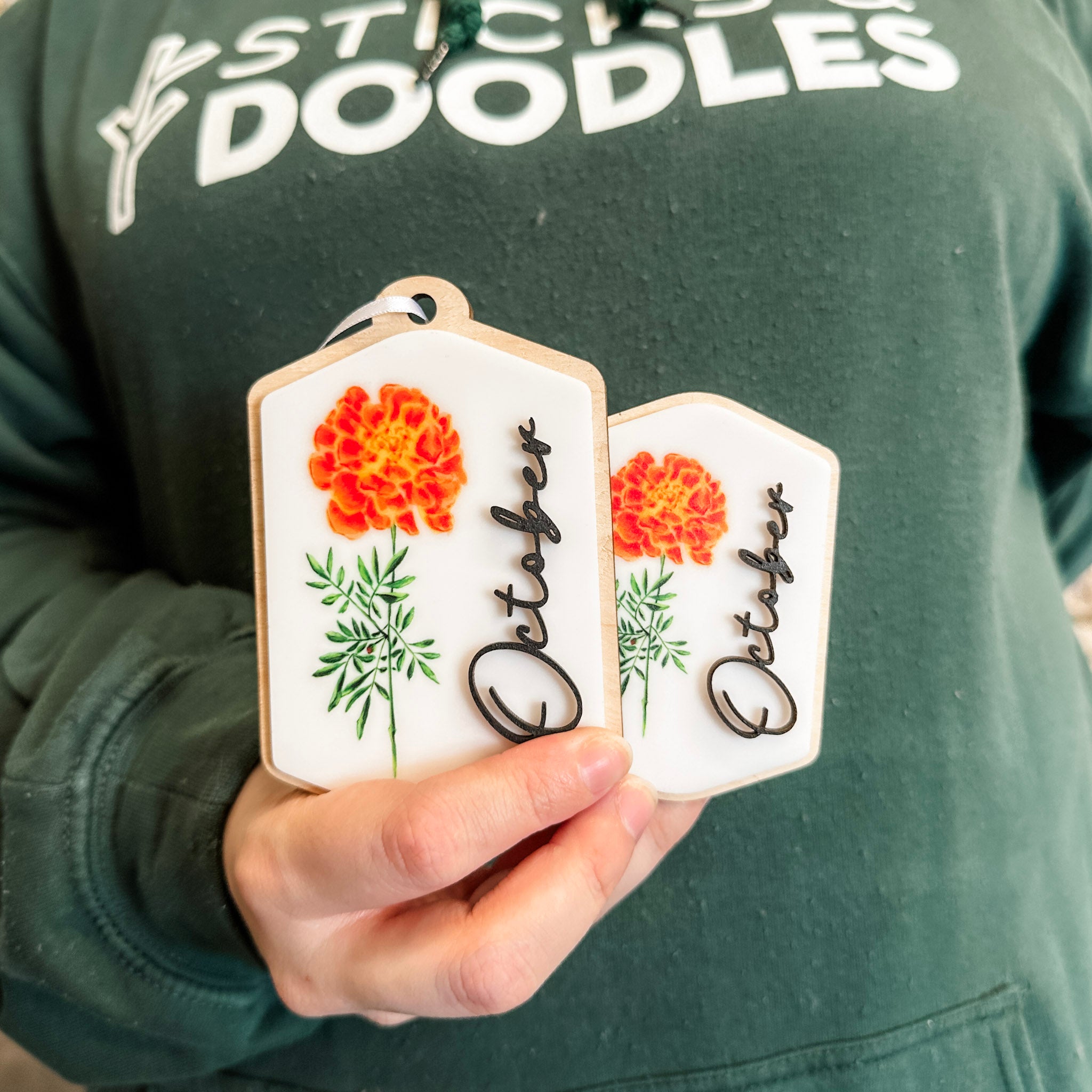 Elegant Birth Flowers • Personalized Ornaments or Magnet • For Your Favourite People