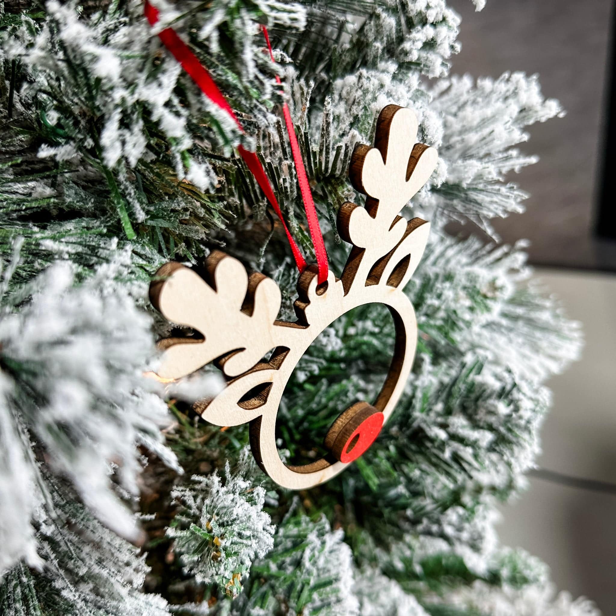 Minimalist Reindeer • 3D Wood Ornament • For Christmas