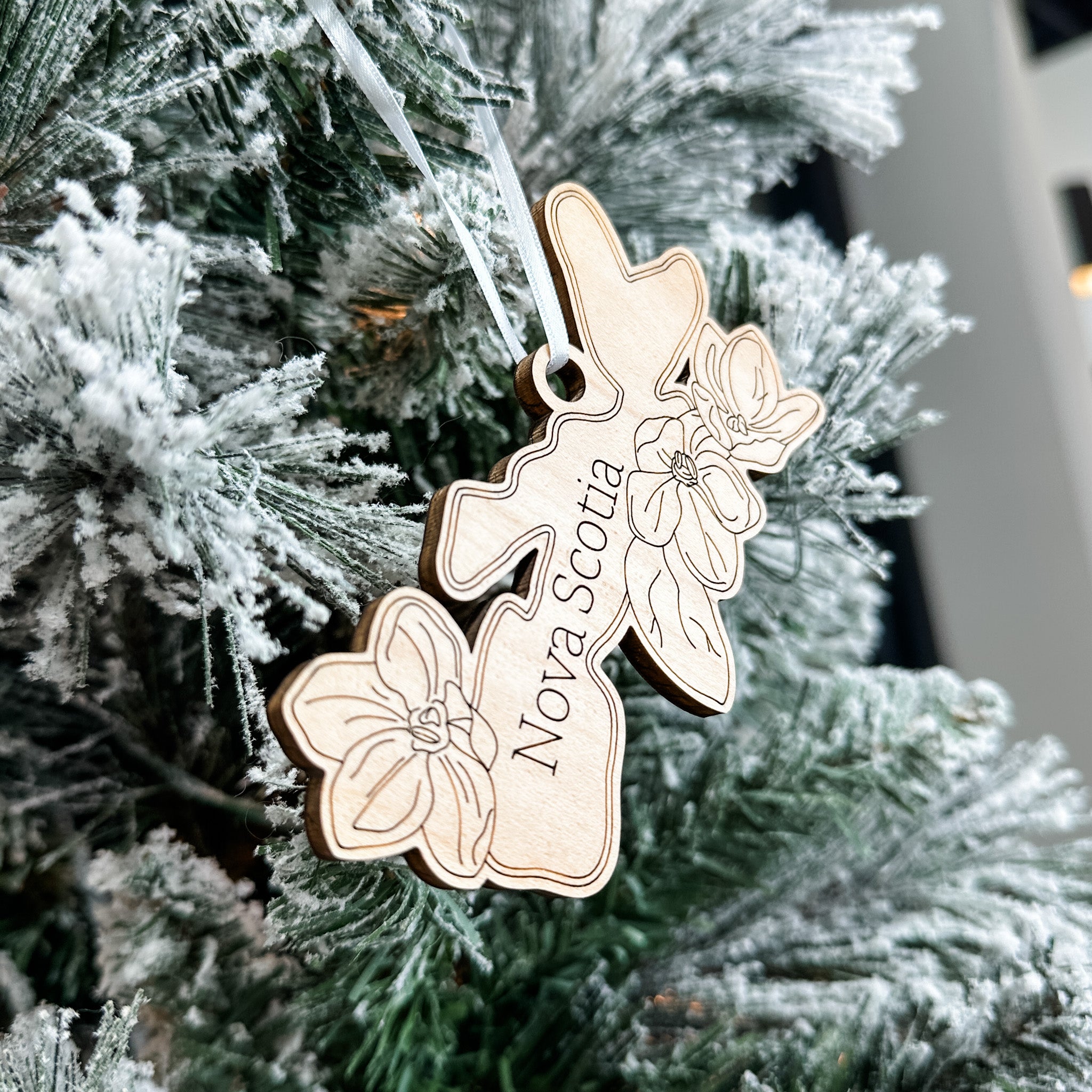 Canadian Provincial Flower • Wood Ornament or Magnet • For Souvenirs, Travel, or Canadian Pride